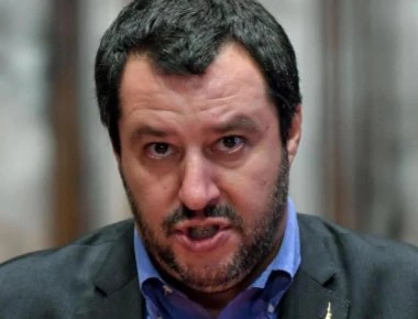 Μ.Σαλβίνι: «Δεν υποχωρώ ούτε χιλιοστό - Δεν κάνουμε χάρες σε τύπους σαν τον Σόρος και τον Γιούνκερ»